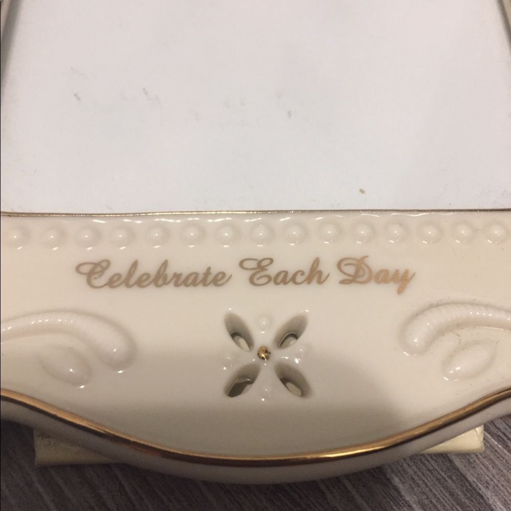 Cream Lenox Frame - Picture 5 of 5